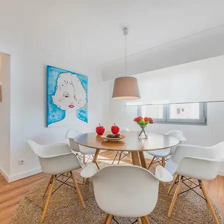 Mariners Apartment